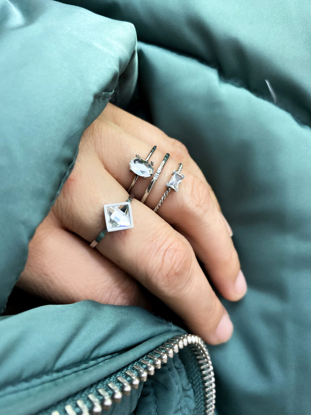 Charmin&amp;#8217;s  stapelring staal R728 Modern Square Crystal CZ Shiny Steel
