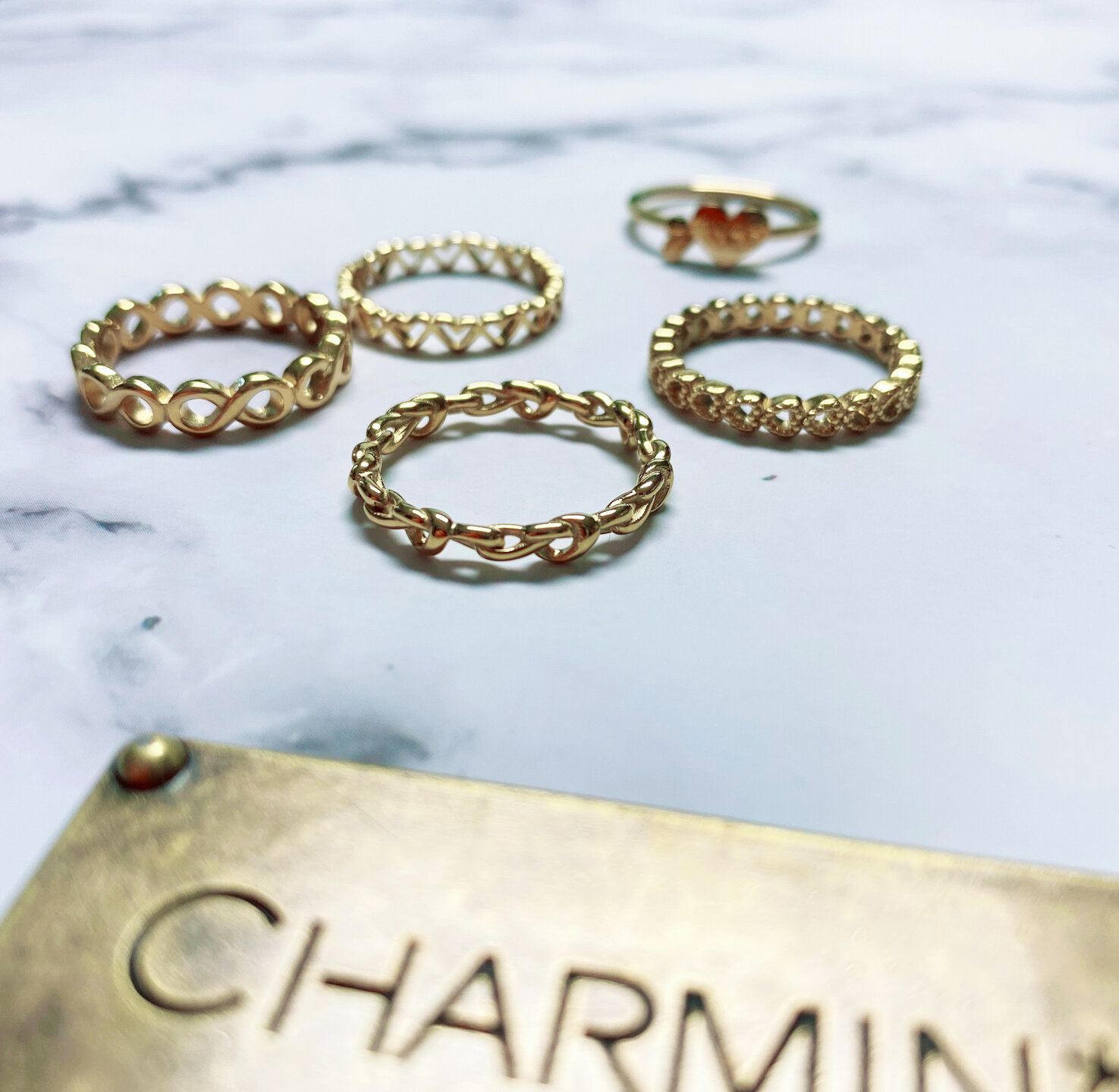 Charmin’s Valentijn Love Row of Hearts Shiny goldplated R1289