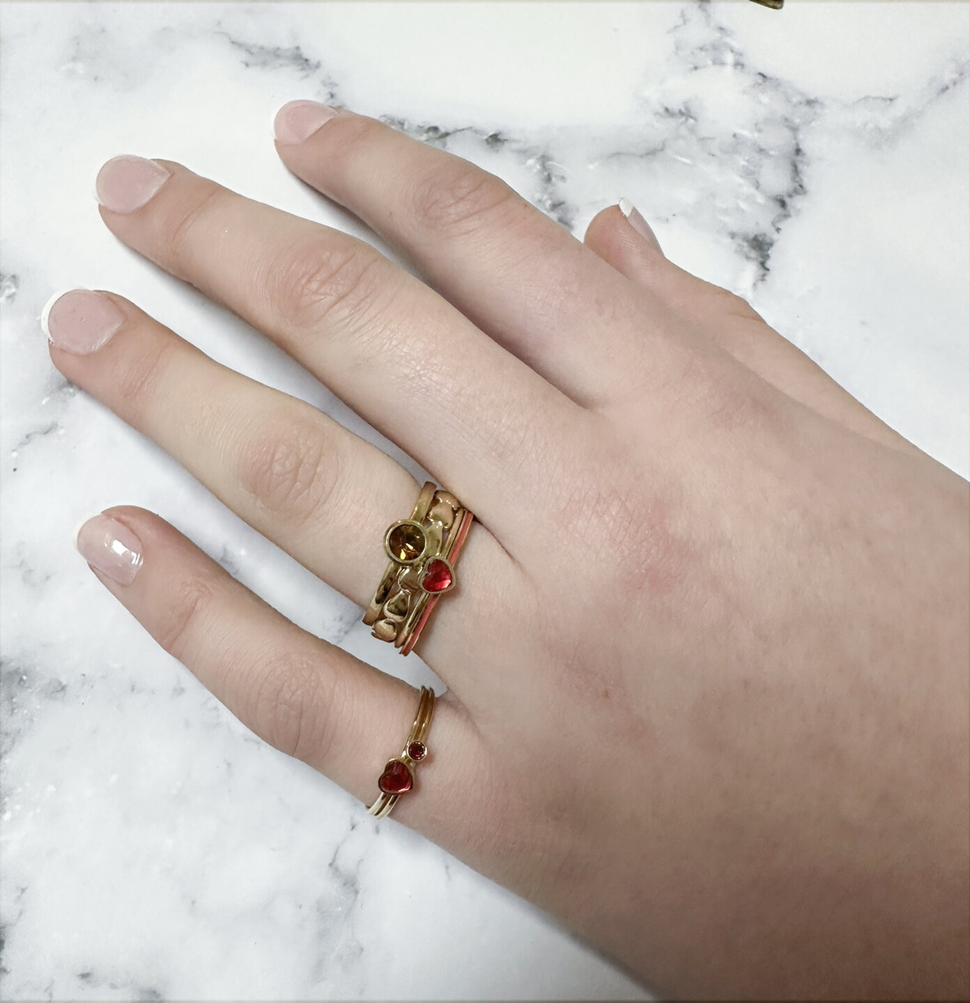 Charmin&#039;s Gold-Colored Ring with Dark Blue Sapphire-Colored Heart Stone Steel R1584 &ndash; Birthstone September
