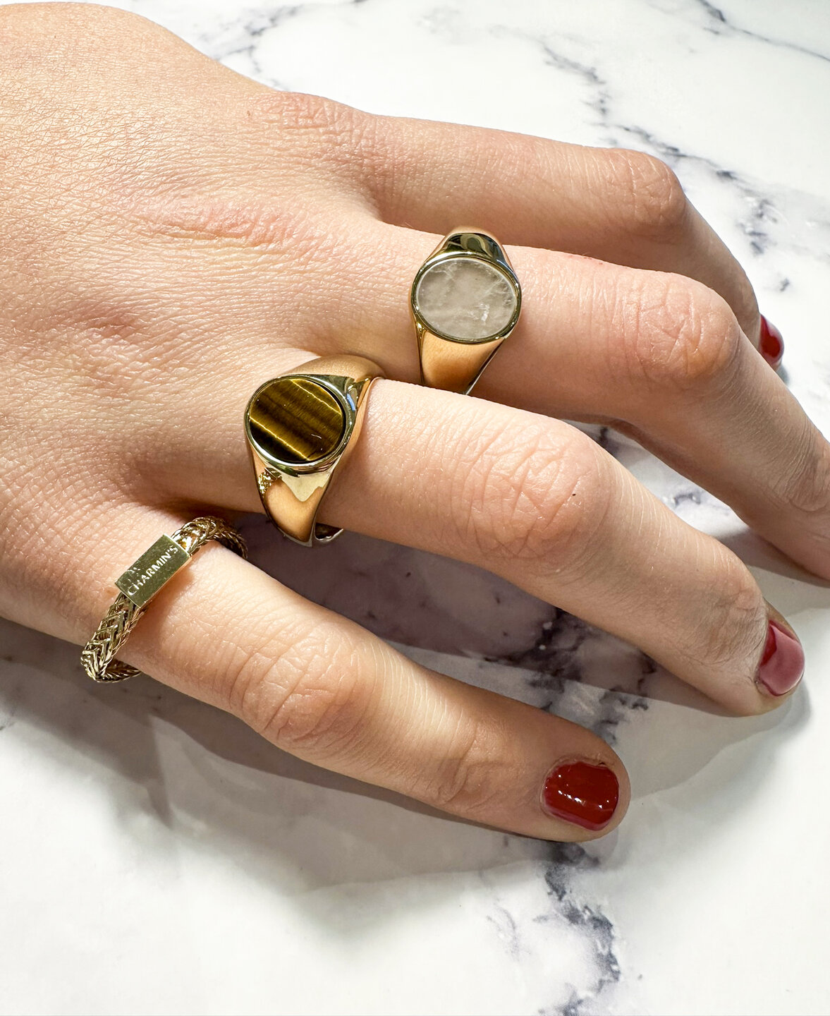 Charmin&#039;s Gold-colored Signet Ring with Flat Oval Light-pink Rose Quartz Gemstone Steel R1482