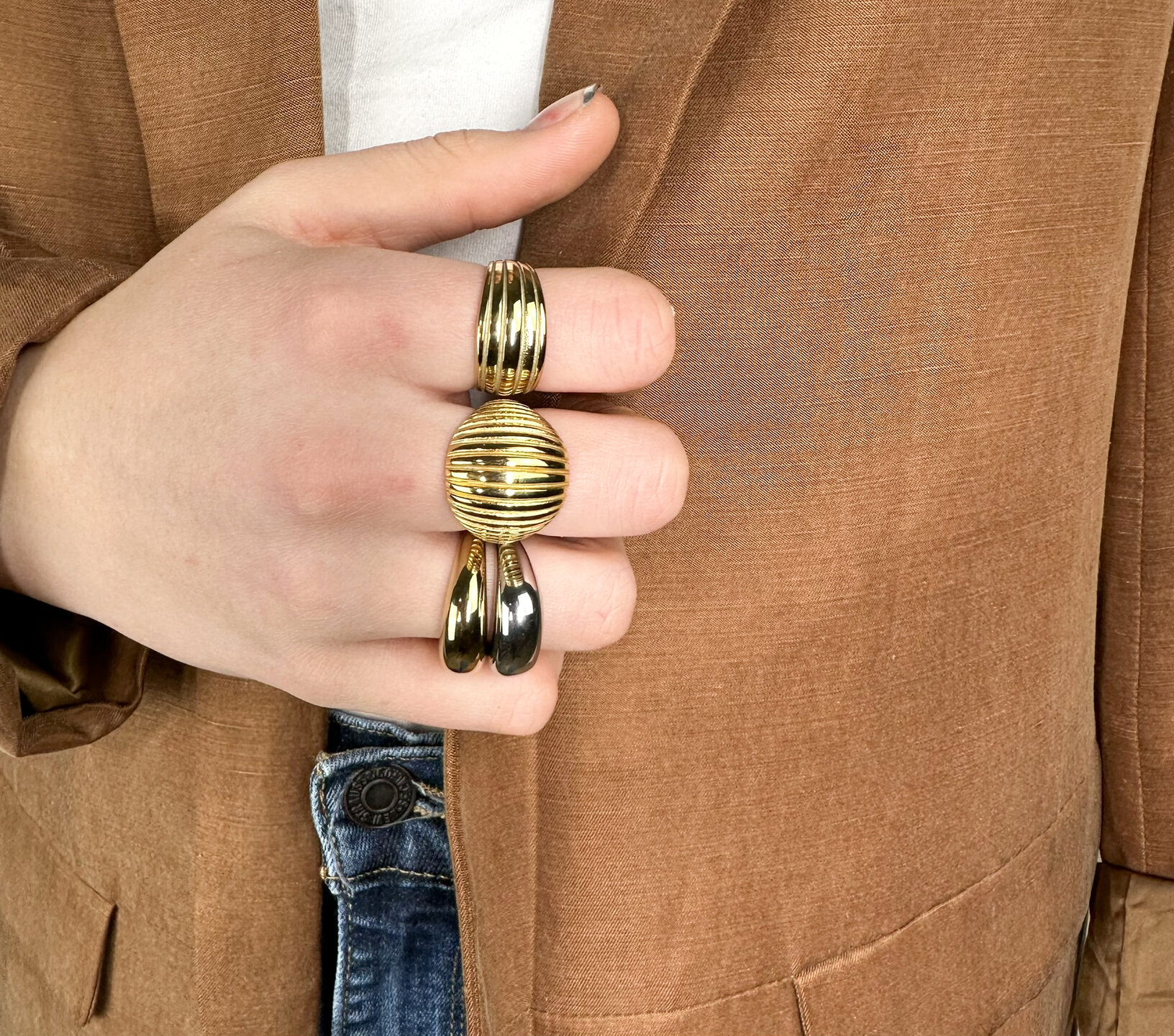 Charmin's Gold-Colored Chunky Ring with Vintage Ball Shape R1796 – Classic and Bold