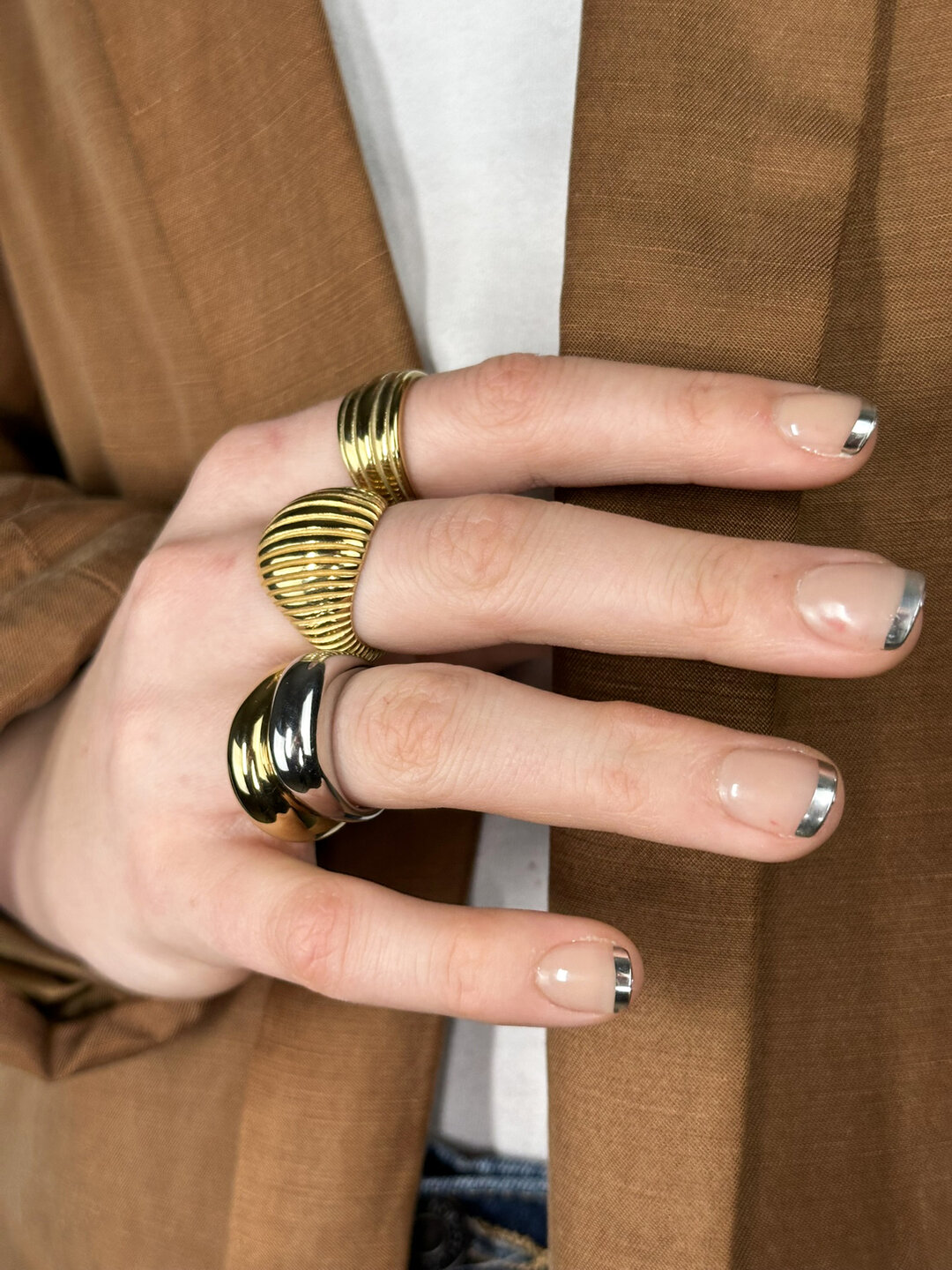 Charmin's Gold-Colored Chunky Ring with Vintage Ball Shape R1796 – Classic and Bold