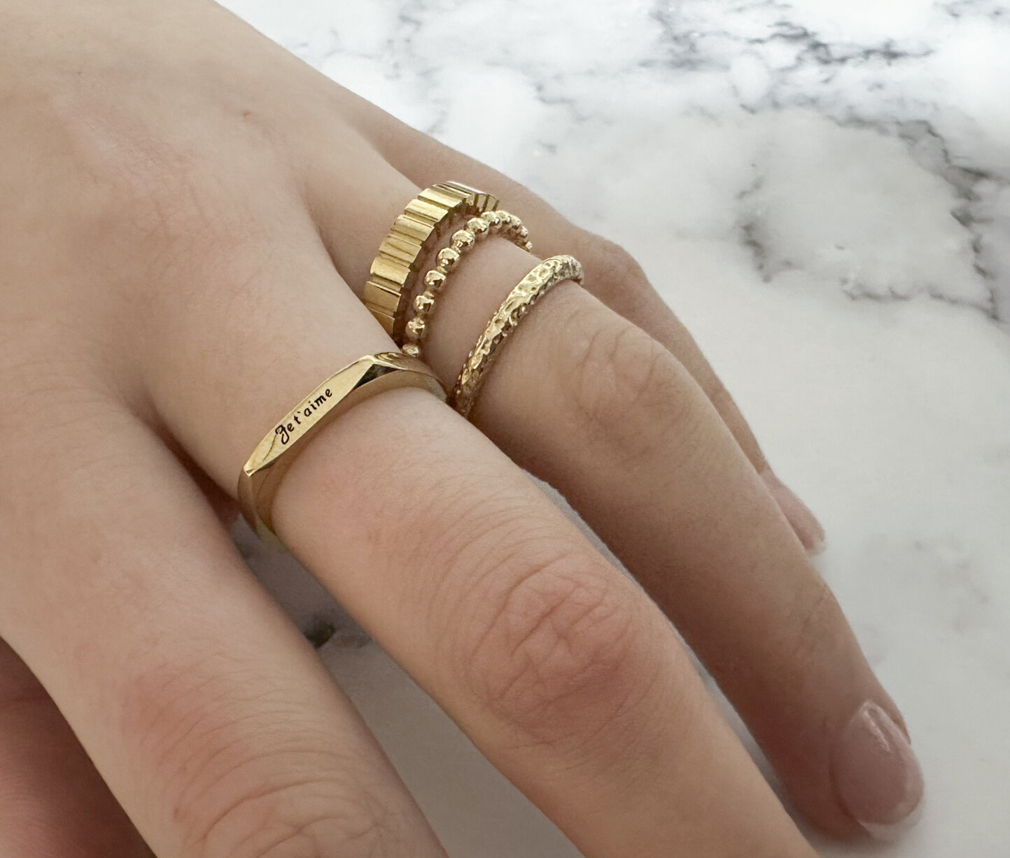 Charmin&#039;s Ring met Geslepen Rechthoekjes en Matte Details R1545 &ndash; Modern en Architectonisch
