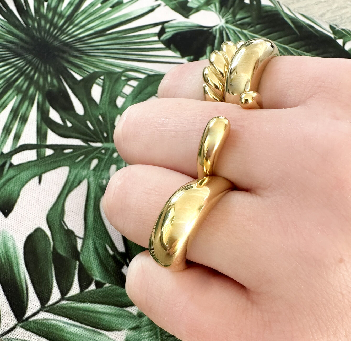Charmin's Goudkleurige Chunky Ring met Druppelvormen R1775 &ndash; Elegant en Krachtig