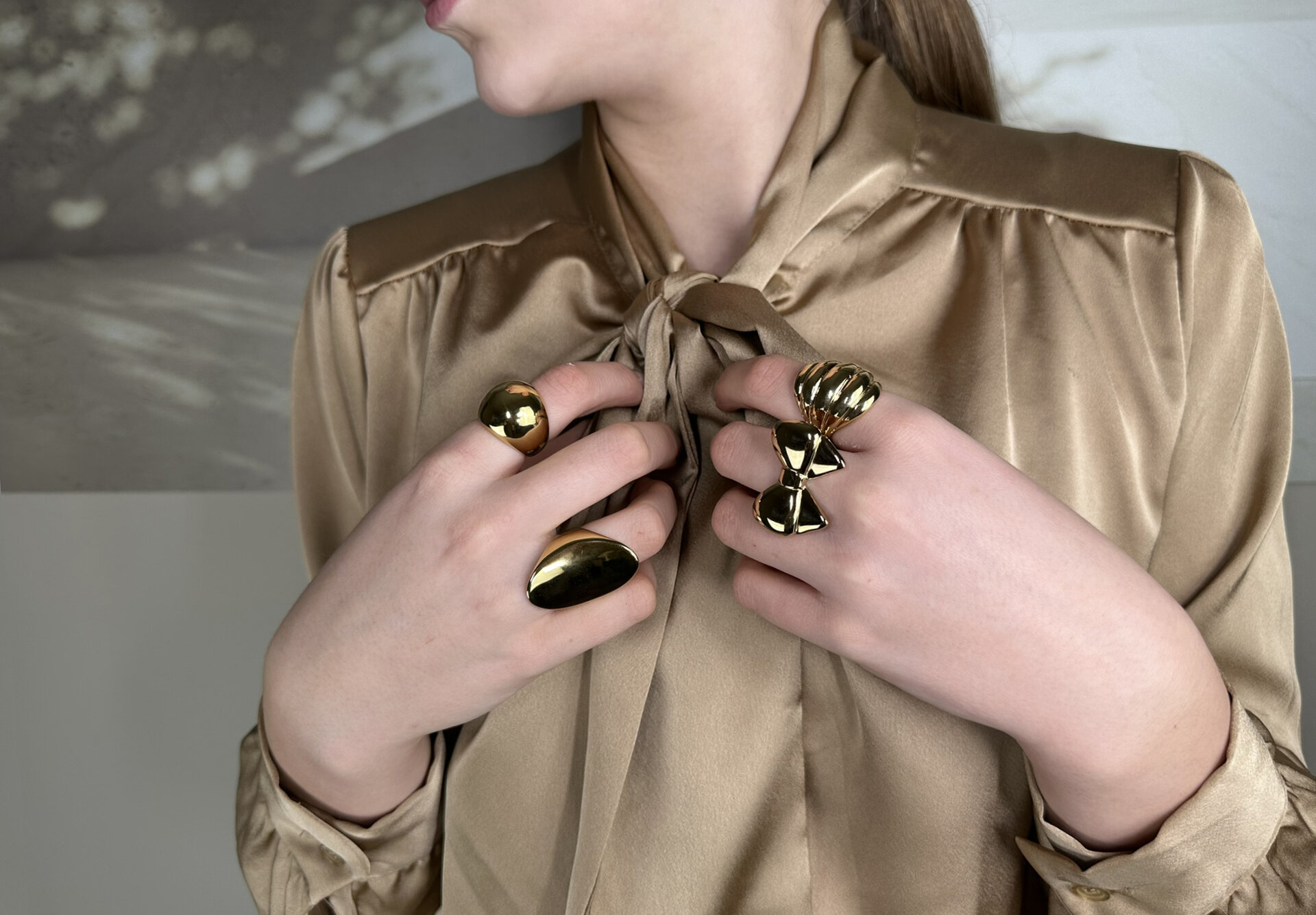 Charmin's Gold-Colored Chunky Ring with Hollow Ball Steel R1793 – Elegant Connection