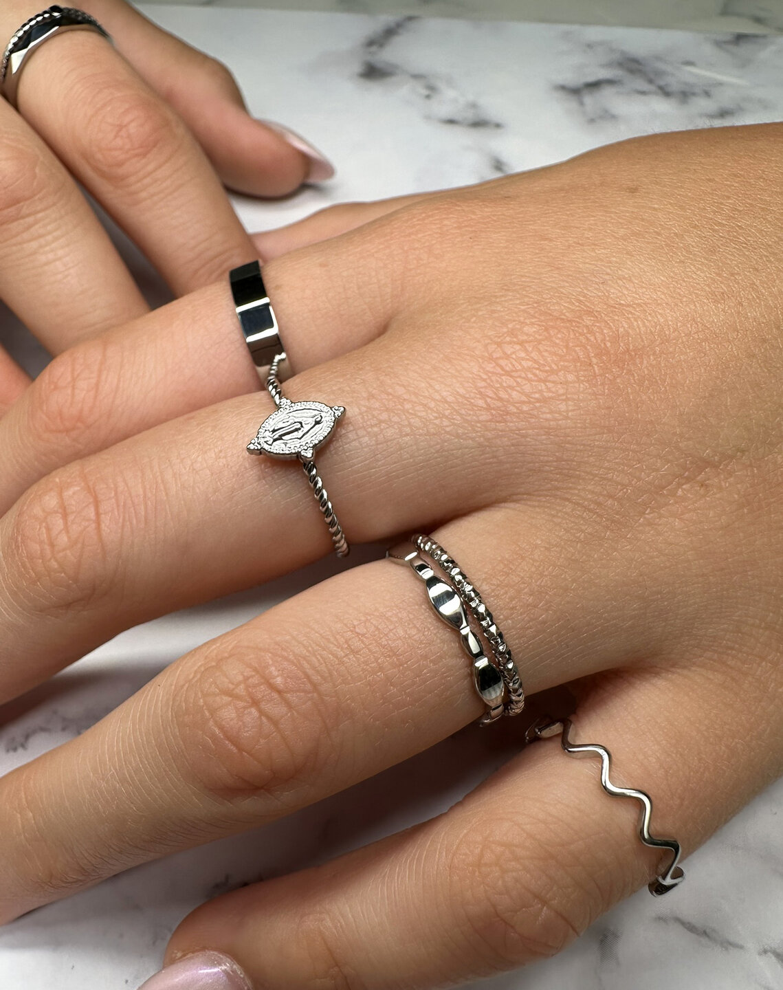 Charmin's Rups Gehoekte Basis Ring 4mm Steel R1559