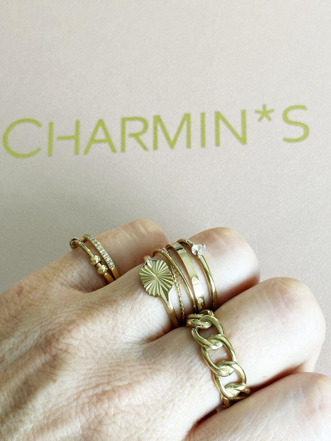 Charmins Dreieck-Solit&auml;rring, roter Stein, Stahl R1300