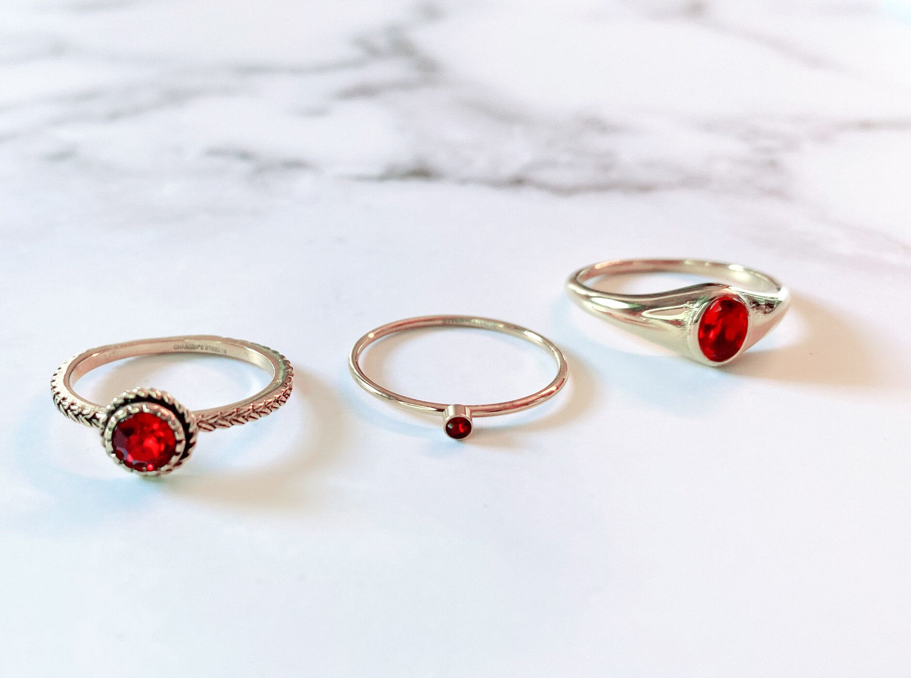 Charmin's ring R1101 Birthstone January Garnet Red Stone Goldplated Iconic Vintage 