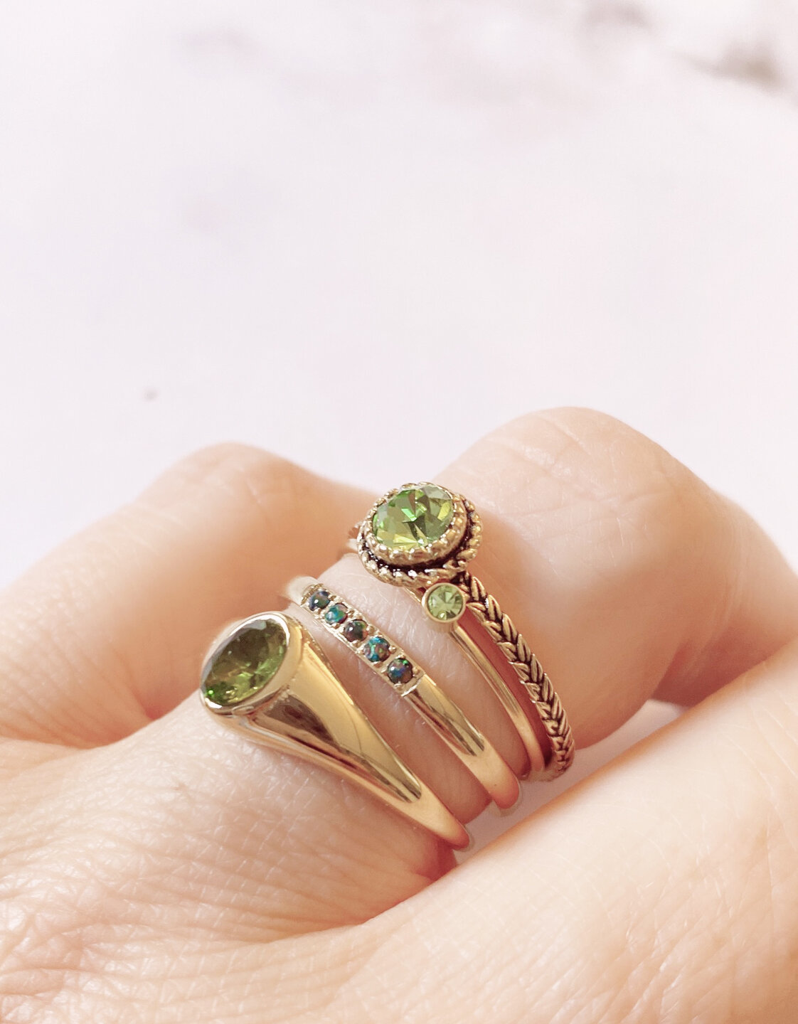 Charmin's ring R1097 Birthstone August Light Green Stone Goldplated Iconic Vintage 