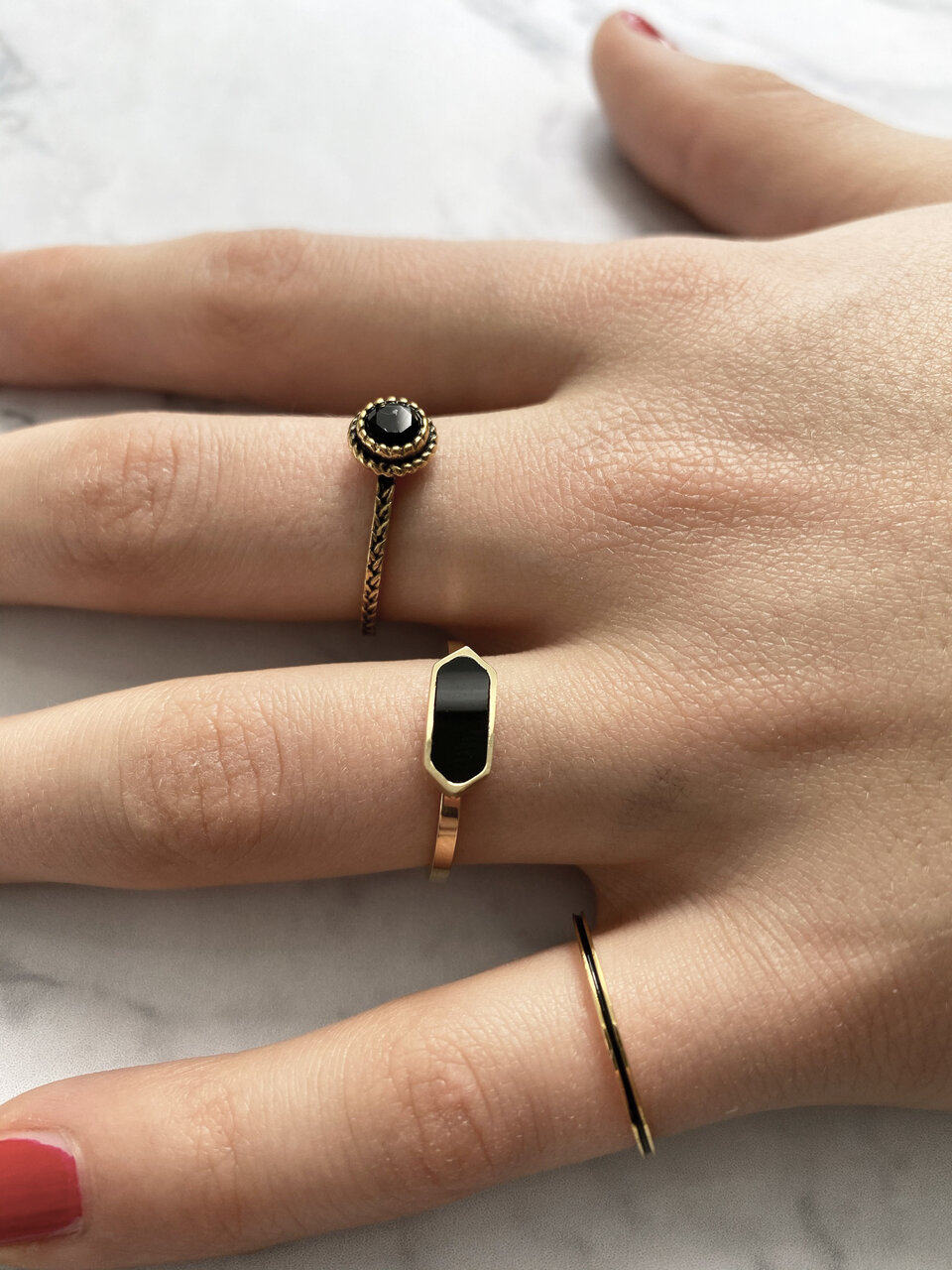 R672 Fashion Seal Squared Oval Shiny Steel with Black Stone