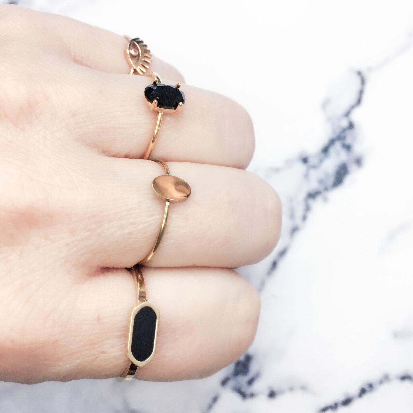 R672 Fashion Seal Squared Oval Shiny Steel with Black Stone