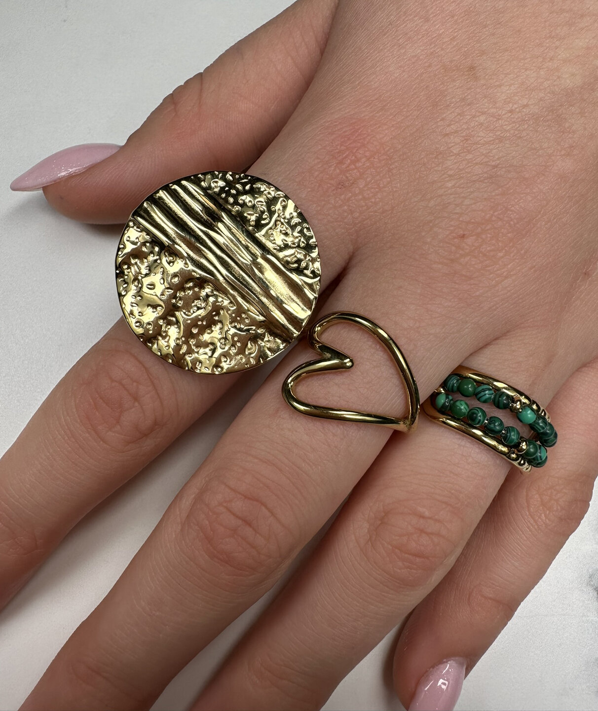 Charmin's Anxiety Ring Twee Rijen NaturalStones Malachite Beads Goudkleurig R1672
