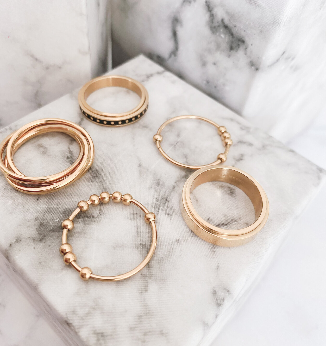 R1064 Classic Anxiety Fidget Ring 5 Balletjes Goudkleurig