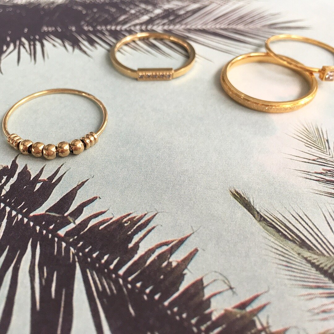 R942 Anxiety Palm Goldplated &amp; Black Ball Steel Charmin's