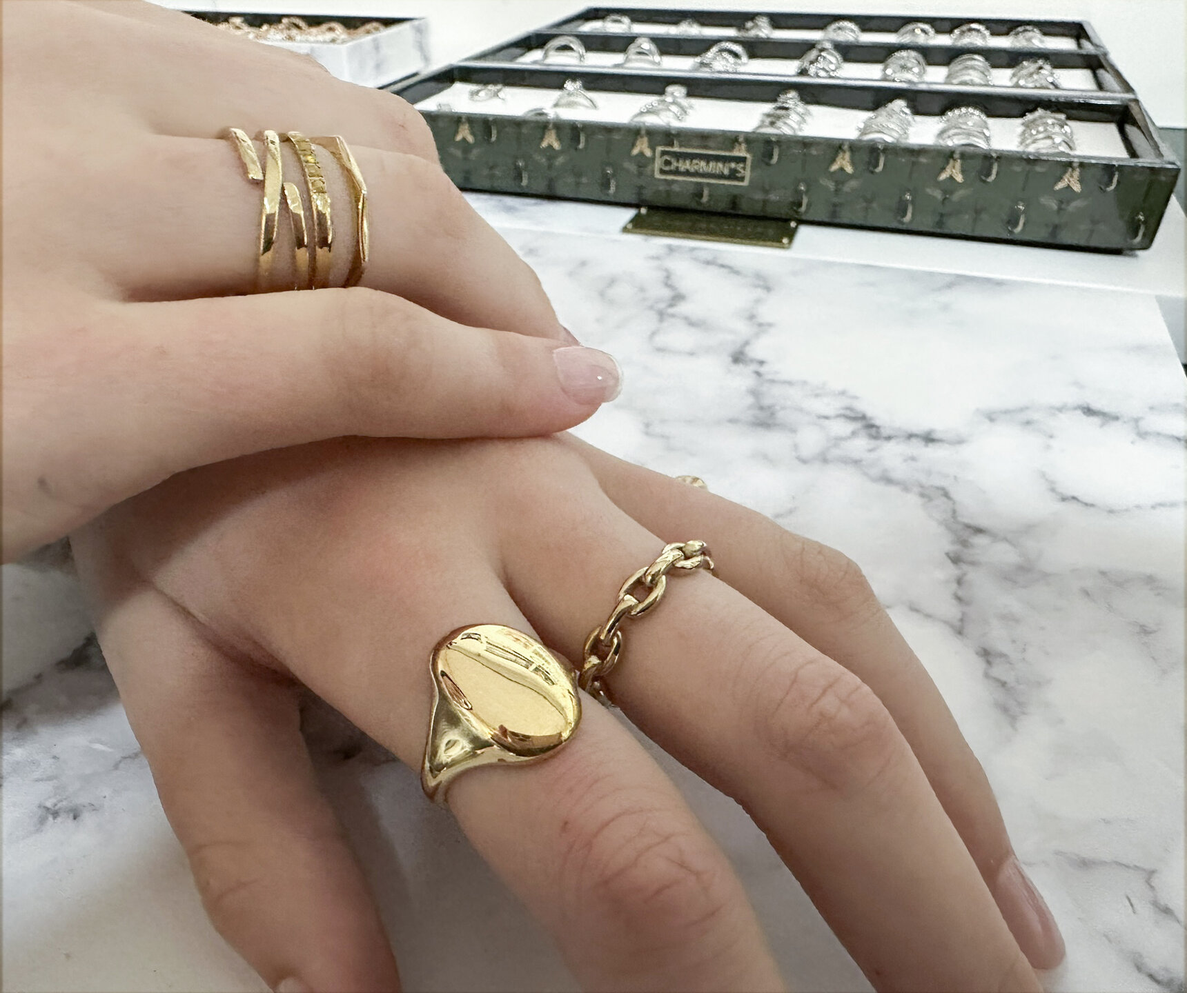 Charmin's Goudkleurige Open Ring met Vlakke Ovale Bovenkant Staal R1381 &ndash; Classy en Modern