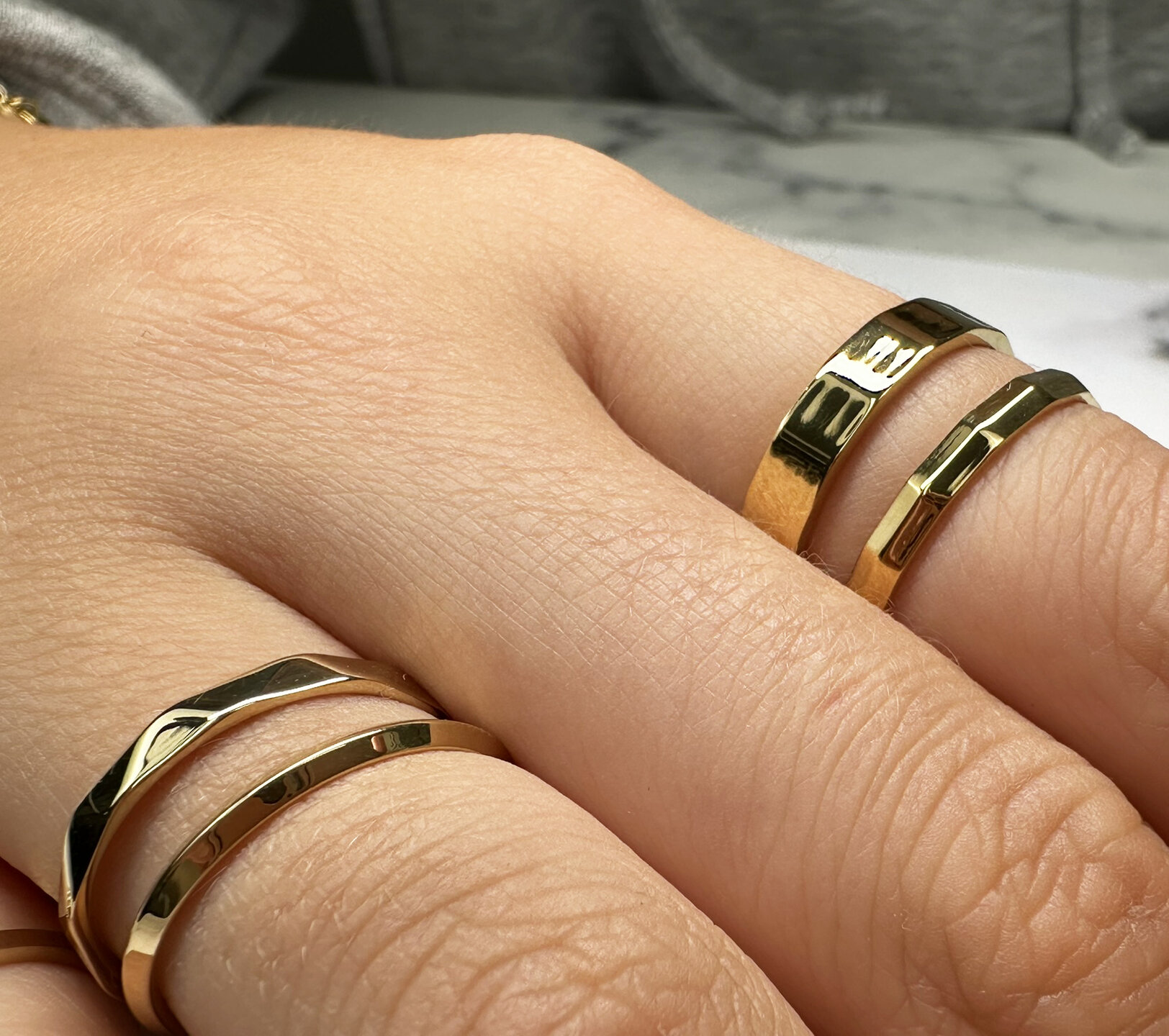 Charmin's Gold Caterpillar Angled Base Ring 4mm Steel R1560