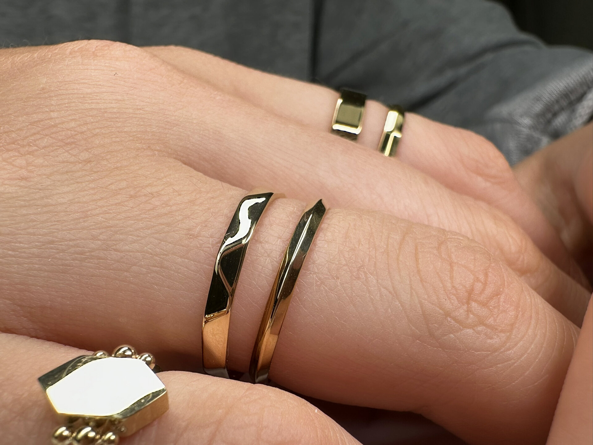 Charmin's Gold Caterpillar Angled Base Ring 4mm Steel R1560