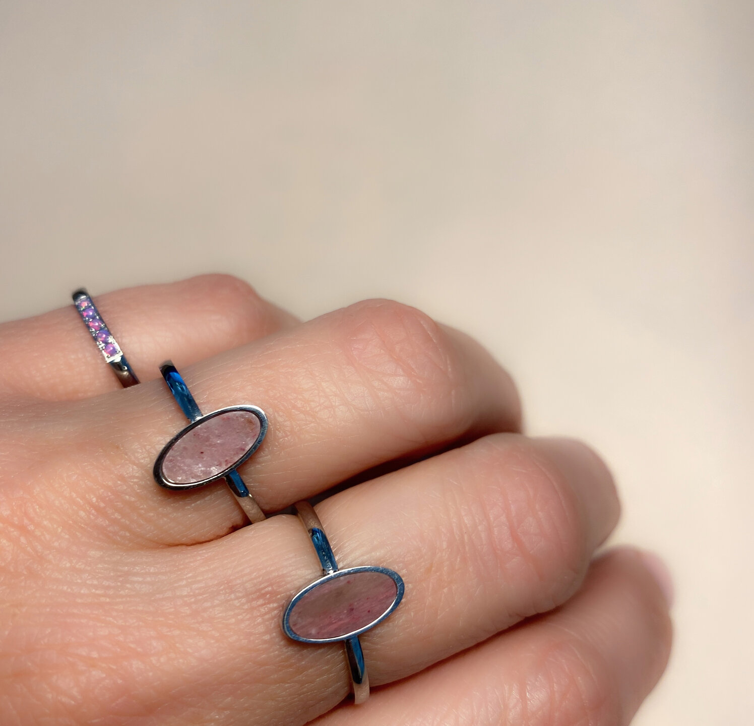 Chevali&egrave;re ovale de couleur or Charmin's avec pierre pr&eacute;cieuse ovale Lapis Lazuli en acier R1214