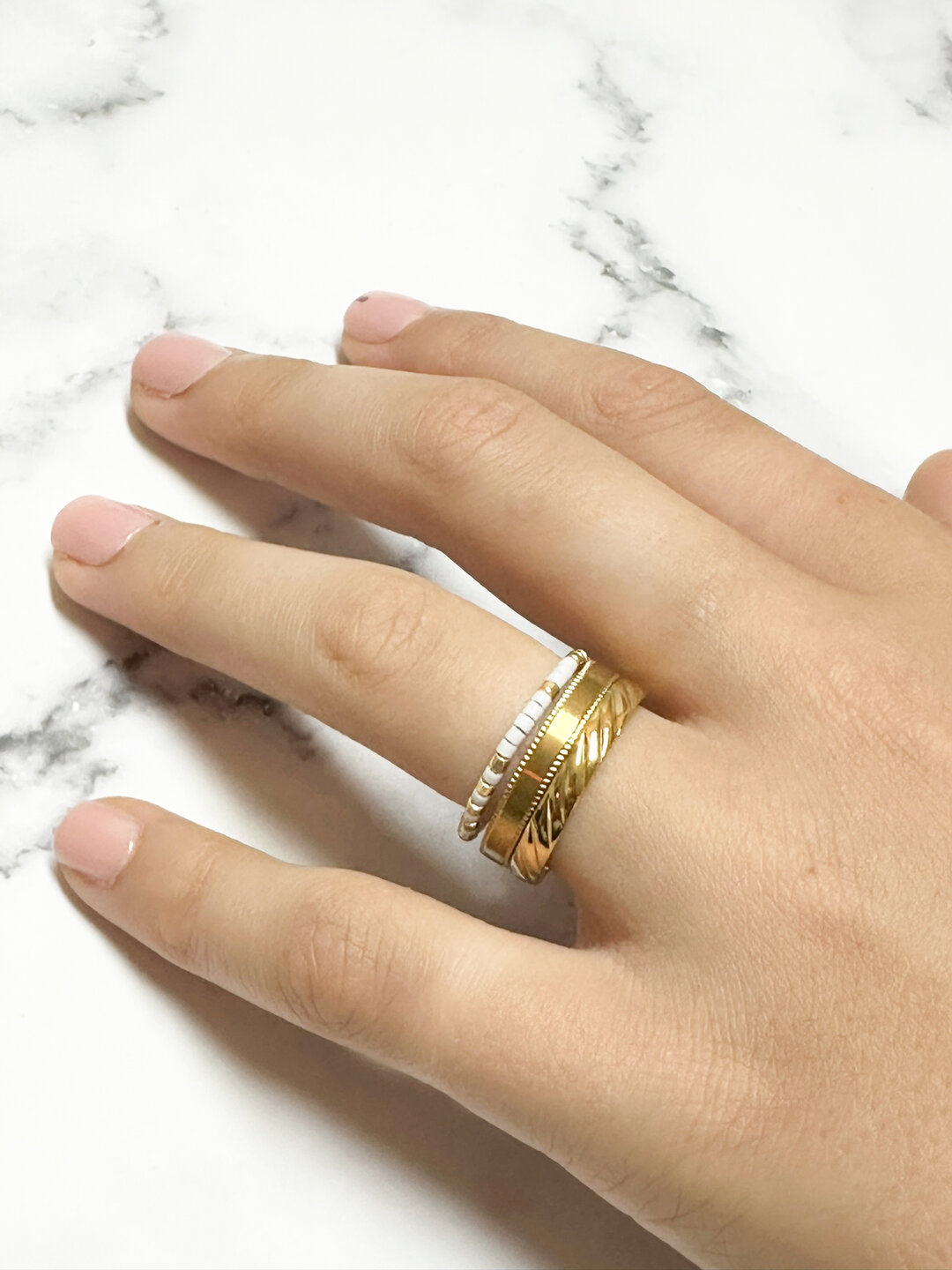 Charmin's Light Matte Ring mit seitlicher Oberfl&auml;chenbearbeitung, Stahl R1414