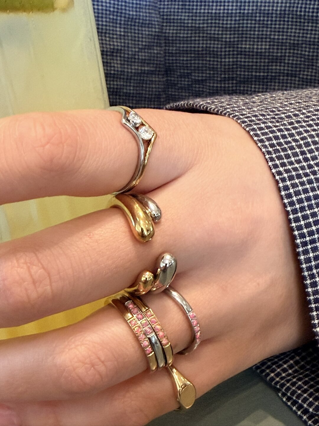 Charmin's V-vorm Ring met Wit Rond Steentje R1412