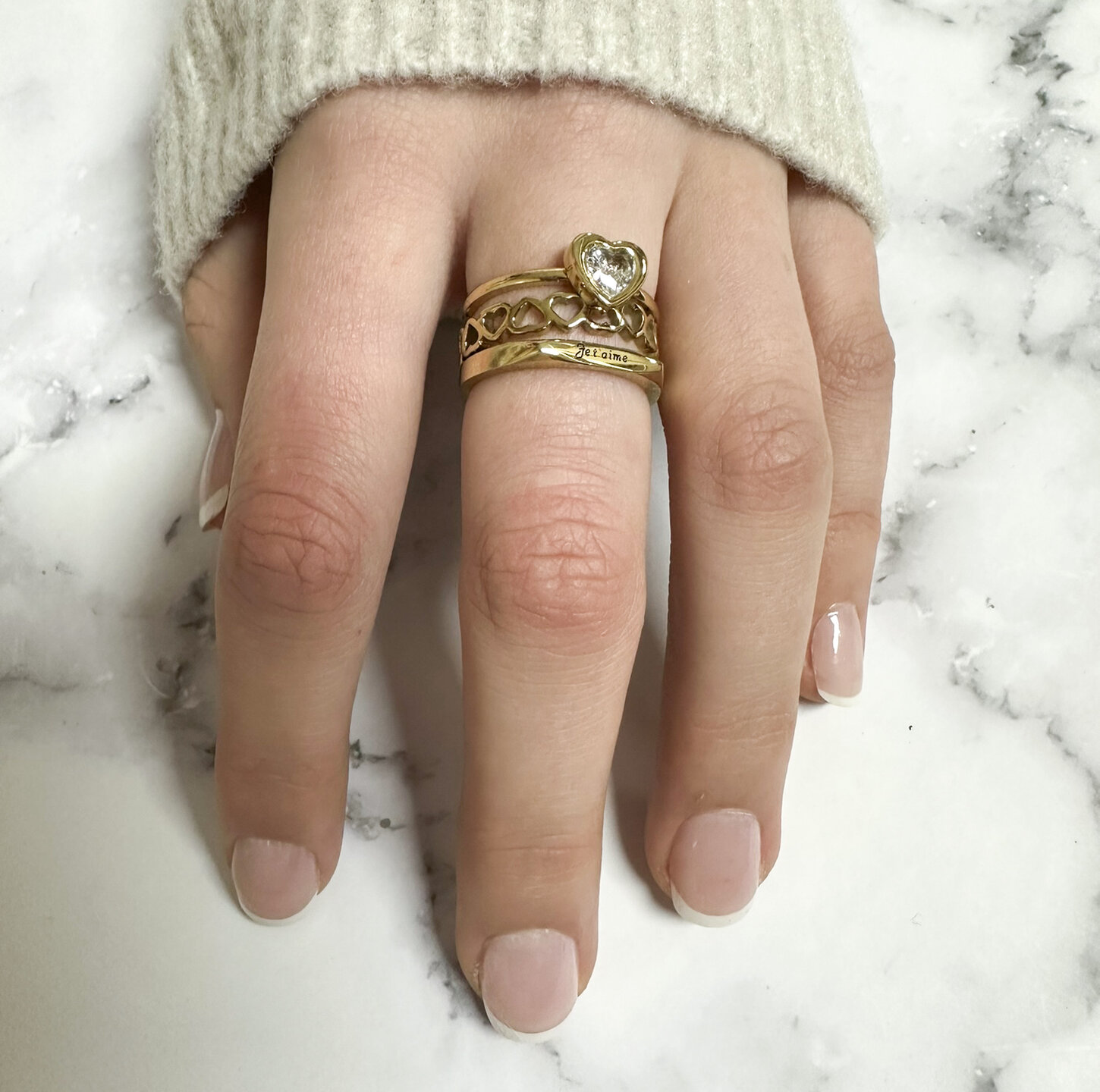 Charmin's Goudkleurige Ring met Hartvormig Wit Kristallen Steentje Staal R1654 &ndash; Romantische Eyecatcher
