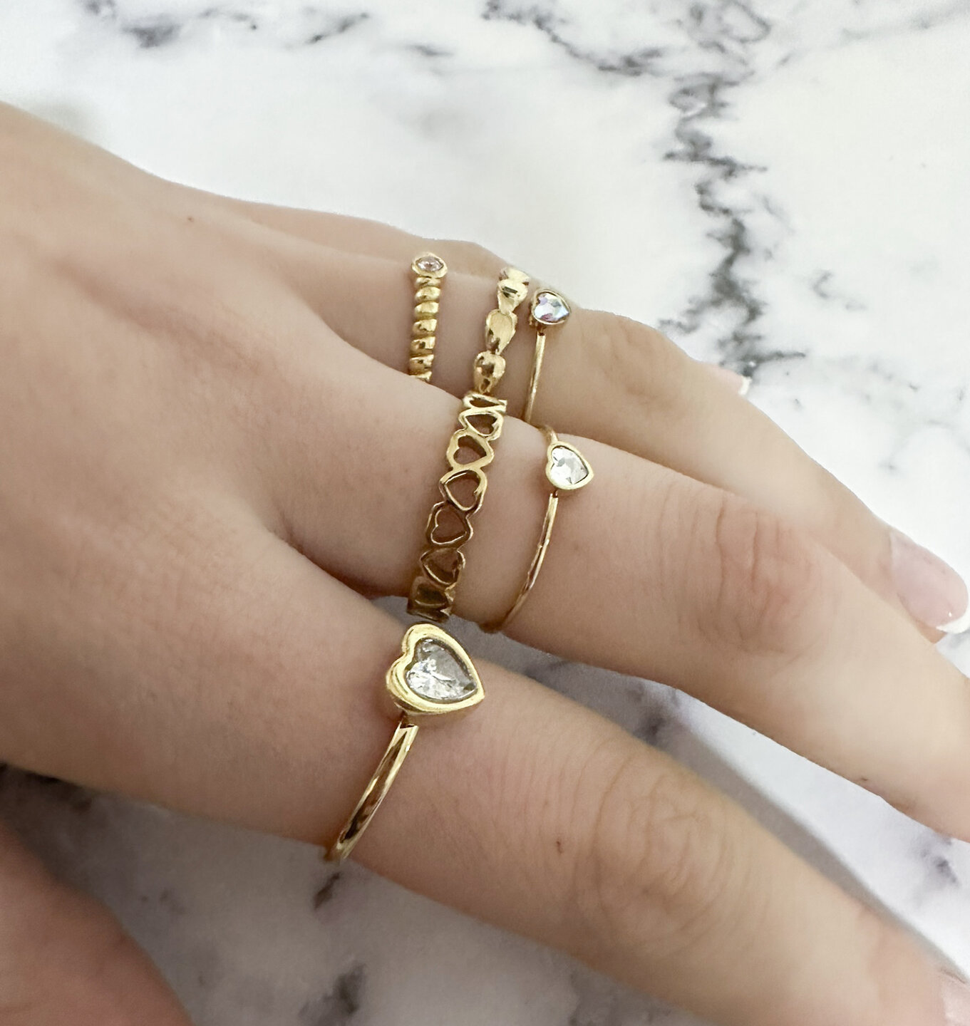 Charmin's Goudkleurige Ring met Hartvormig Wit Kristallen Steentje Staal R1654 &ndash; Romantische Eyecatcher