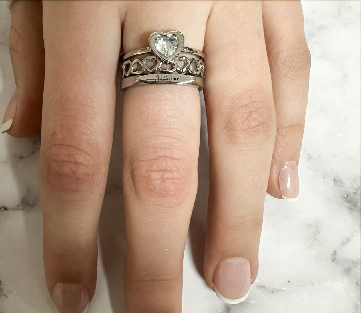 Charmin's Goudkleurige Ring met Hartvormig Wit Kristallen Steentje Staal R1654 &ndash; Romantische Eyecatcher