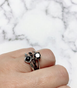 Charmin&#039;s Tiny Ring Half Chain Black R1118