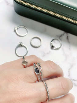Charmin&#039;s Tiny Ring Half Chain Black R1118