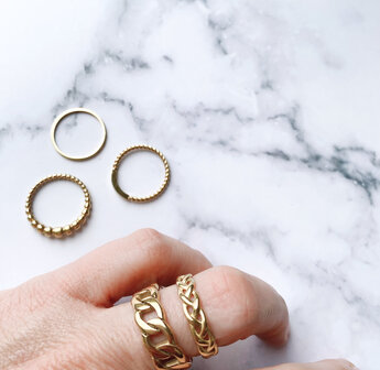 Charmin&rsquo;s statement ring R1058 Balletjes Tabs Lopend Goldplated