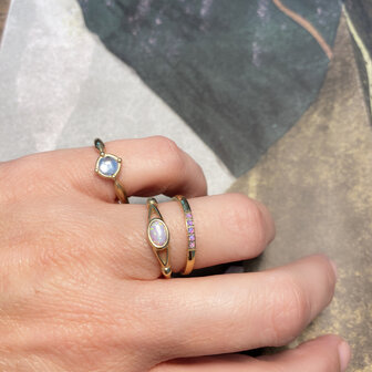 Charmin’s Ovale Elegante Ring met Opaal Edelsteen Goud R1154