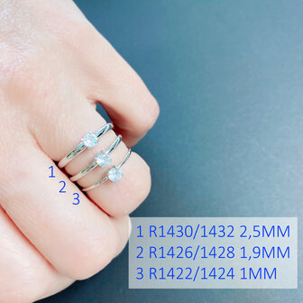 Charmin&rsquo;s Klassieke Solitair 1mm Ring Witte Steen Goudkleurig R1423