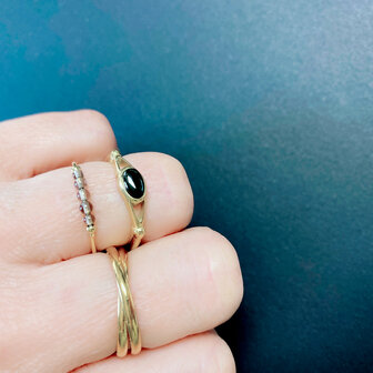 Charmin&rsquo;s Ovale Elegante Ring met Zwarte Edelsteen Staal R1157