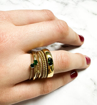 Charmin&#039;s Goudkleurig Gedraaide Birthstone Ring Donker Groen Kristal Staal R1449