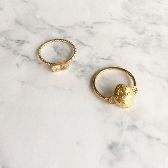 Charmin&rsquo;s goudkleurige stapelring R648 Holy Mary goldplated staal