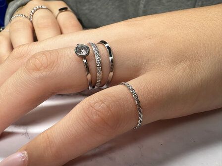 R774 Curvy Tiny Chain Shiny Steel