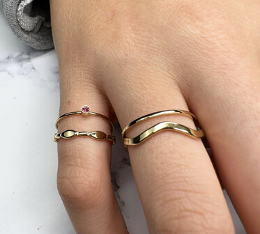 Charmin&rsquo;s goudkleurige stapelring R752 Bubbaly goldplated staal