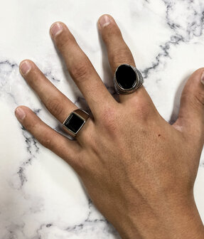 Charmin&#039;s UNI Men&#039;s Signet Ring Large Black Oval Stone Steel R974