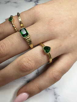 Charmin's Goudkleurige Ring met Groene Steen en Graveringen R1347&ndash; Vintage Eco