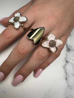 Charmin's Goudkleurige Chunky Ring met Roze Bloem R1835 &ndash; Trendy en Licht