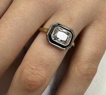 Charmin's Goudkleurige Chunky Ring Zwart Emaille en Witte Steen R1779 &ndash; Paris Chic