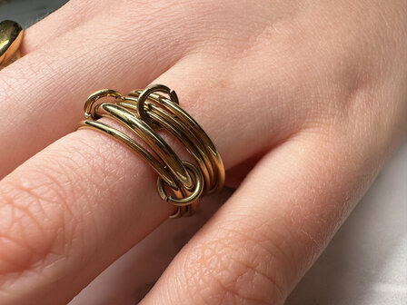 Bague &eacute;paisse couleur or avec cinq anneaux fins de Charmin R1850