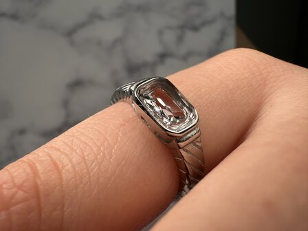 Charmin's Stalen Ring met Kristal Steen en Graveringen R1350&ndash; Klassieke Vintage