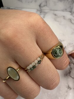 Charmin's Goukleurige Anxiety Ring Natural Stones Witte Maansteen Beads Staal R1327