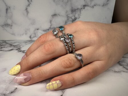 Charmin's Stahlring mit rundem Kristallstein R1501 &ndash; Vintage und schlicht