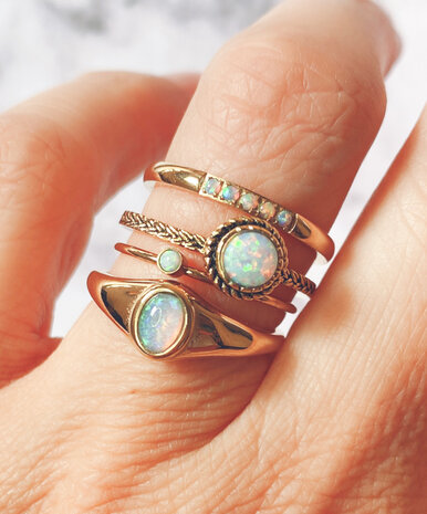Charmin’s Memoire Ring R1136 5 Steentjes Wit-Blauwige Opaal Goud