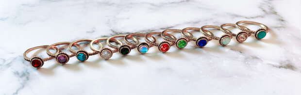 Charmin's ring R1097 Birthstone August Light Green Stone Goldplated Iconic Vintage