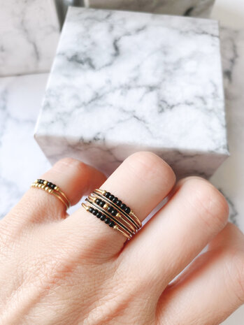 R0990 Anxiety Ring Palm BlackBeads Goldplated 