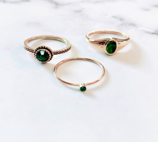 Charmin's Birthstone Ring Mei Groene Emerald Steen Goldplated R790/KR96