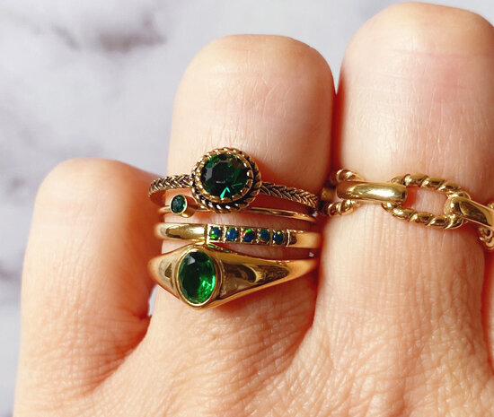 Charmin's Birthstone Ring Mei Groene Emerald Steen Goldplated R790/KR96